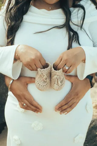 Maternity photo with baby shoes in Hawaii